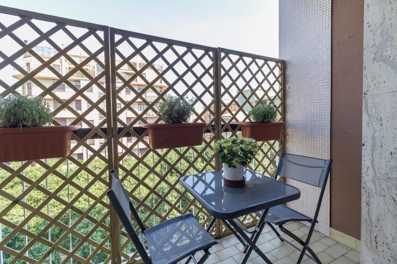 Altido Trendy Flat With Balcony, Easy Access To Milan Centre Apartman Kültér fotó