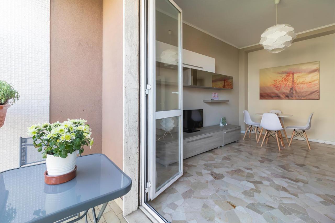 Altido Trendy Flat With Balcony, Easy Access To Milan Centre Apartman Kültér fotó